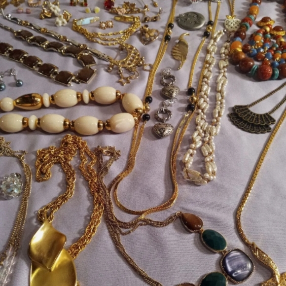 Vintage Jewelry Lot - Picture 5 of 12